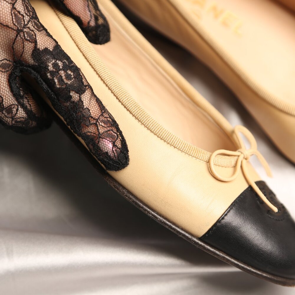 SOLD! CHANEL CC Ballet Flats - Picture 7 of 11